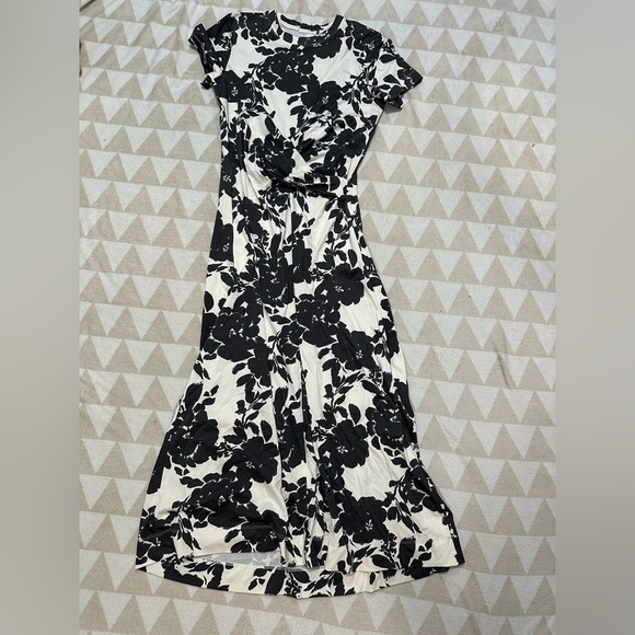 Tanya Taylor
Mac Floral-Print Crossover Waist Midi Dress - Picture 2 of 4